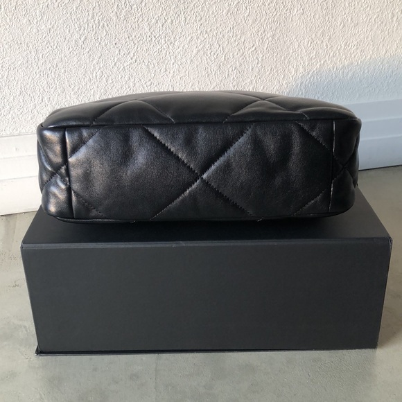 ❤️ Traded ❤️CHANEL 19 Small Flap Bag - Picture 5 of 16